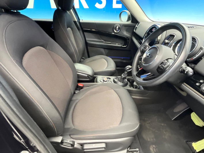 2020 Rover Mini LDA-YT20 (UW-6a111b820cda9)[28]