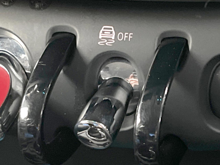 2018 Rover Mini LDA-YT20 (UW-6a111b826d837)[17]