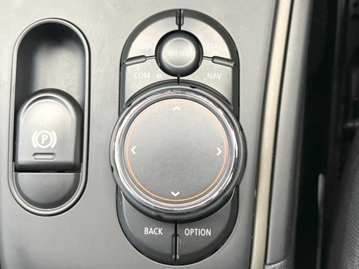 2018 Rover Mini LDA-YT20 (UW-6a111b826d837)[21]