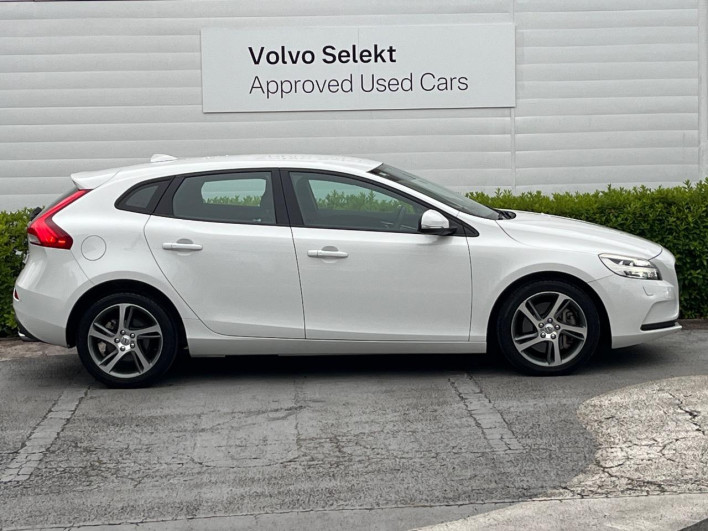 2016 Volvo V40 DBA-MB4154T (UW-6a111b8565736)[19]