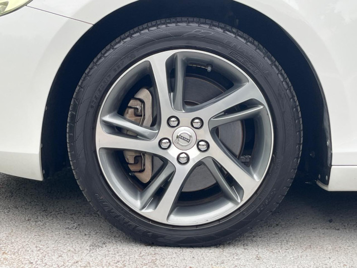 2016 Volvo V40 DBA-MB4154T (UW-6a111b8565736)[25]