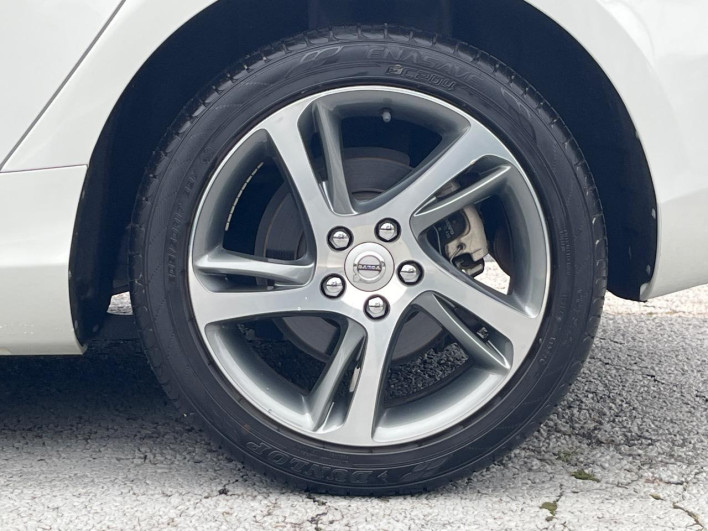 2016 Volvo V40 DBA-MB4154T (UW-6a111b8565736)[24]