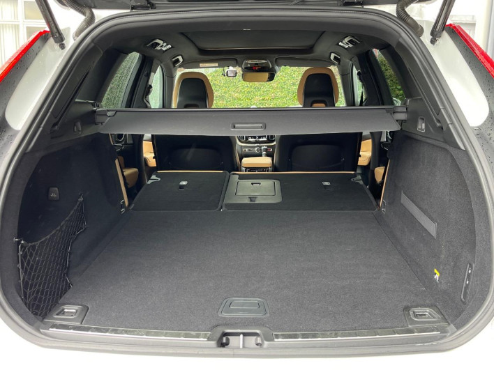 2017 Volvo XC60 DBA-UB420XC (UW-6a111b86ba8b3)[15]