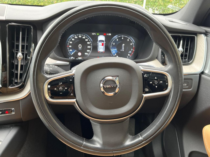 2017 Volvo XC60 DBA-UB420XC (UW-6a111b86ba8b3)[22]