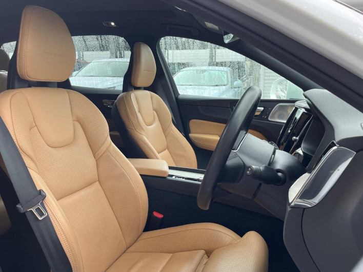 2017 Volvo XC60 DBA-UB420XC (UW-6a111b86ba8b3)[5]
