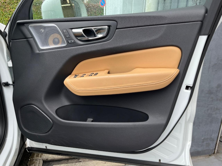 2017 Volvo XC60 DBA-UB420XC (UW-6a111b86ba8b3)[4]