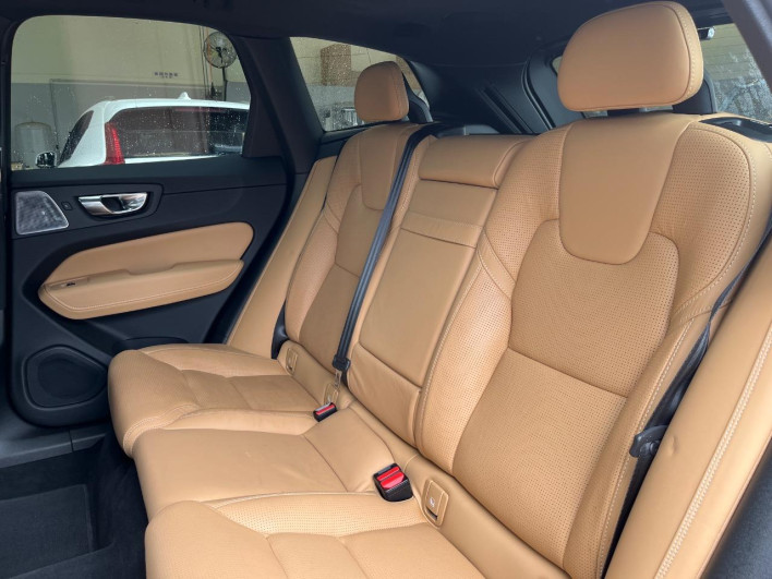2017 Volvo XC60 DBA-UB420XC (UW-6a111b86ba8b3)[18]