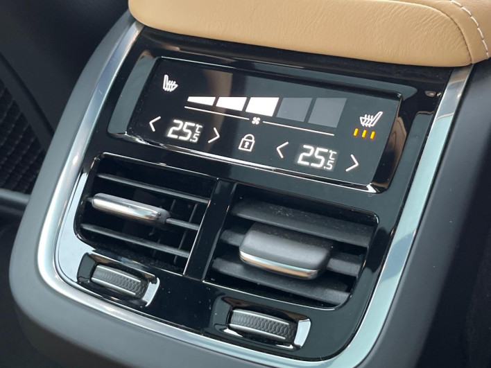 2017 Volvo XC60 DBA-UB420XC (UW-6a111b86ba8b3)[11]