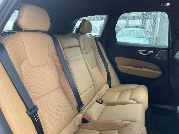 2017 Volvo XC60 DBA-UB420XC (UW-6a111b86ba8b3)[9]