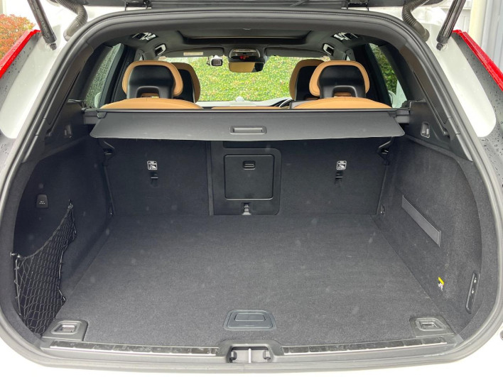 2017 Volvo XC60 DBA-UB420XC (UW-6a111b86ba8b3)[12]