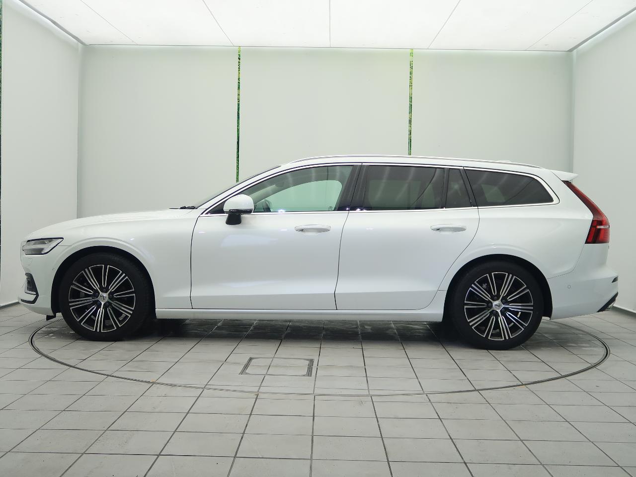 2019 Volvo V60 DBA-ZB420