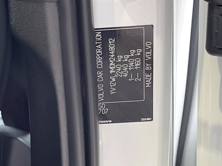 2021 Volvo V60 5AA-ZB420TM (UW-6a111b89398fe)[1]