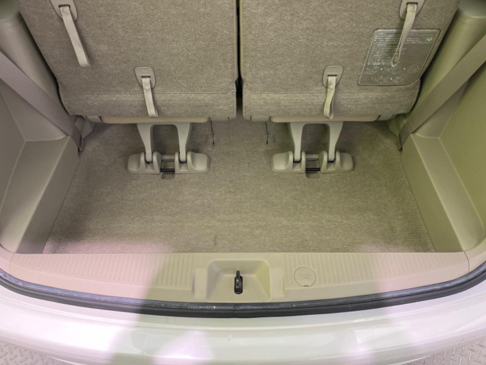 2012 Toyota Isis DBA-ZGM11G (UW-6a111b8e5b78e)[13]