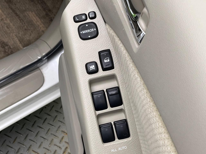 2012 Toyota Isis DBA-ZGM11G (UW-6a111b8e5b78e)[19]