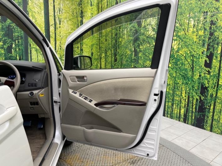 2012 Toyota Isis DBA-ZGM11G (UW-6a111b8e5b78e)[21]