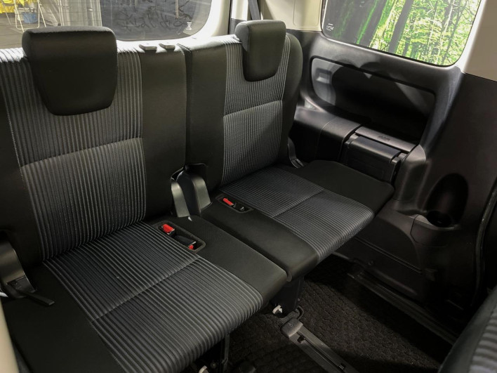 2014 Toyota Voxy DBA-ZRR80W (UW-6a111b92cb7f7)[18]