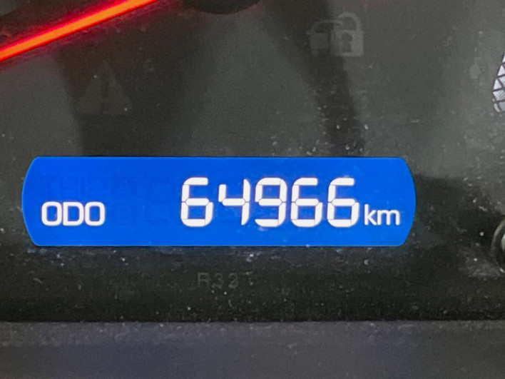 2014 Toyota Voxy DBA-ZRR80W (UW-6a111b92cb7f7)[2]