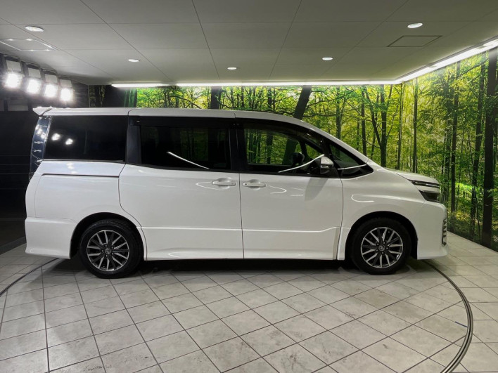 2014 Toyota Voxy DBA-ZRR80W (UW-6a111b92cb7f7)[4]