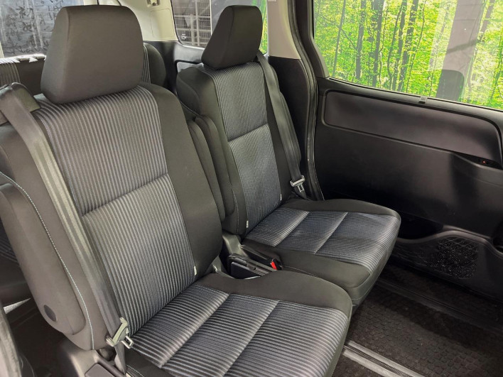 2014 Toyota Voxy DBA-ZRR80W (UW-6a111b92cb7f7)[19]