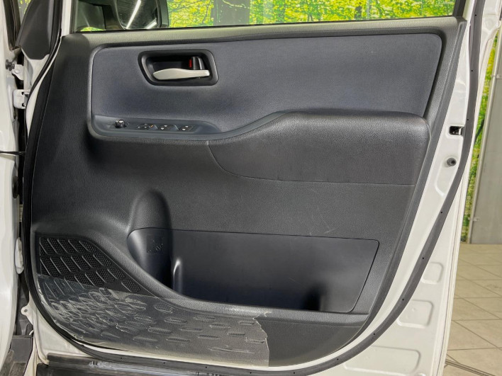 2014 Toyota Voxy DBA-ZRR80W (UW-6a111b92cb7f7)[14]