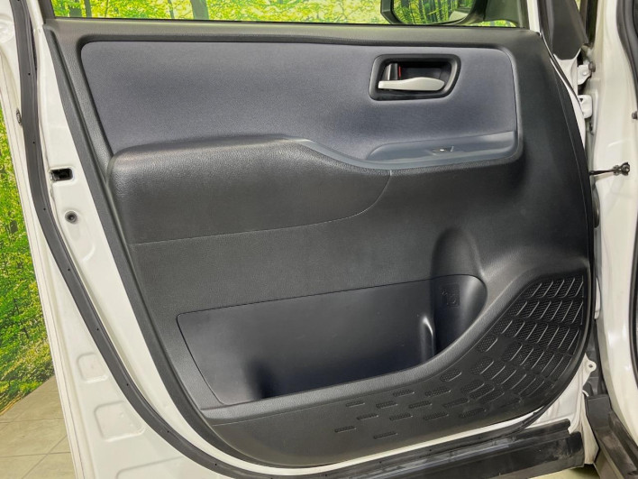 2014 Toyota Voxy DBA-ZRR80W (UW-6a111b92cb7f7)[12]