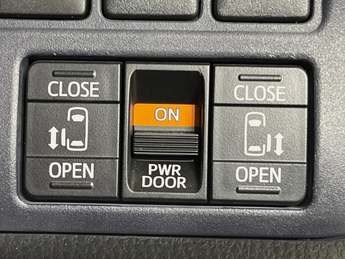 2014 Toyota Voxy DBA-ZRR80W (UW-6a111b92cb7f7)[23]