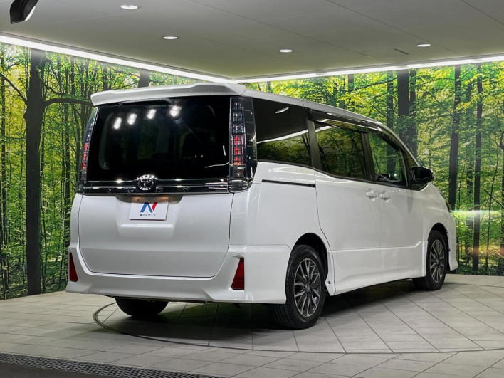 2014 Toyota Voxy DBA-ZRR80W (UW-6a111b92cb7f7)[5]
