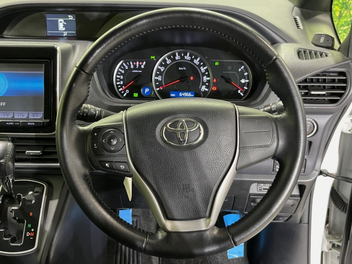 2014 Toyota Voxy DBA-ZRR80W (UW-6a111b92cb7f7)[16]