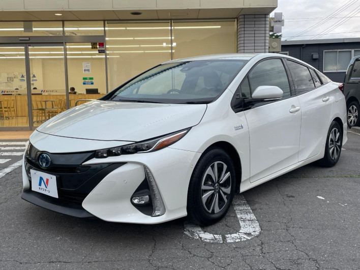 2017 Toyota Prius PHV DLA-ZVW52 (UW-6a111bac538c8)[12]