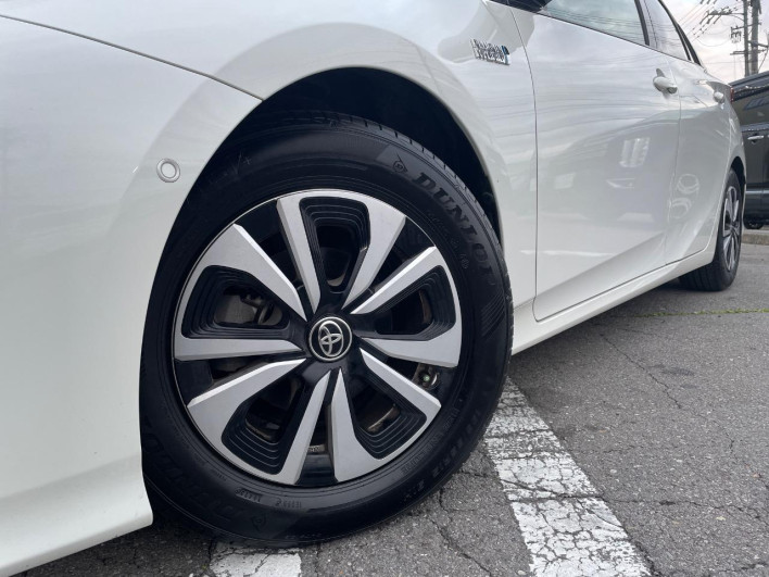 2017 Toyota Prius PHV DLA-ZVW52 (UW-6a111bac538c8)[4]
