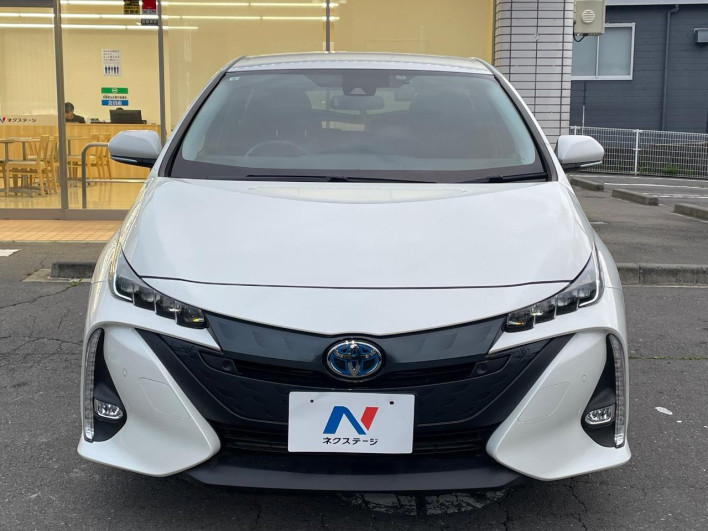 2017 Toyota Prius PHV DLA-ZVW52 (UW-6a111bac538c8)[14]