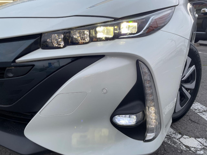 2017 Toyota Prius PHV DLA-ZVW52 (UW-6a111bac538c8)[10]