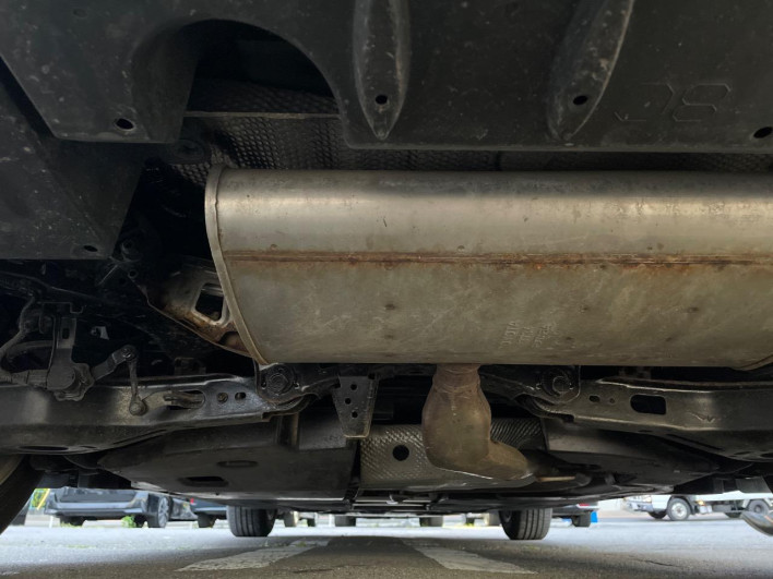 2017 Toyota Prius PHV DLA-ZVW52 (UW-6a111bac538c8)[23]