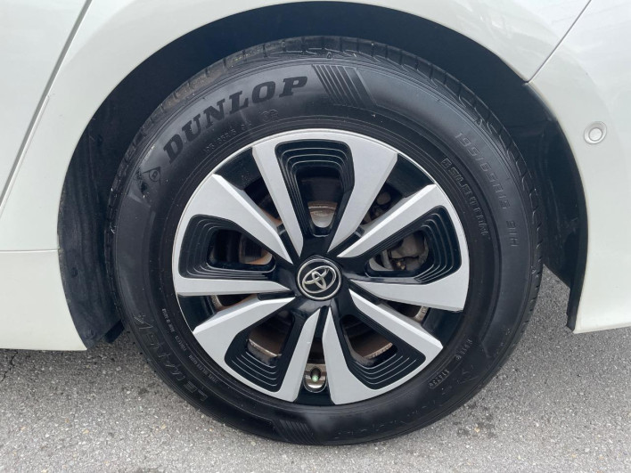 2017 Toyota Prius PHV DLA-ZVW52 (UW-6a111bac538c8)[5]