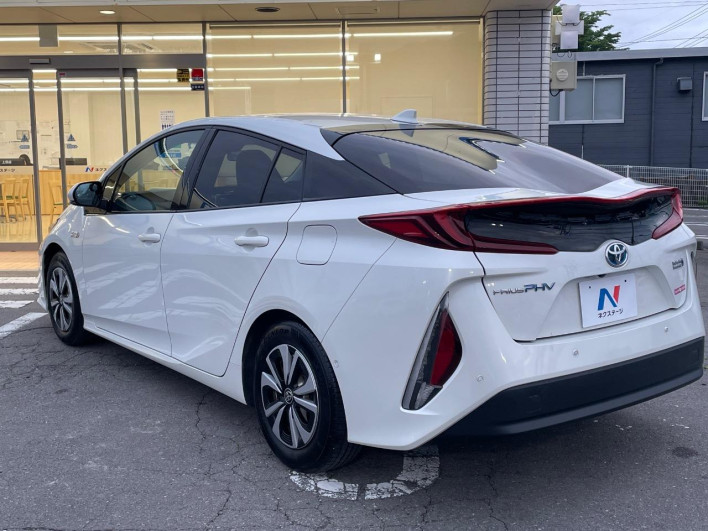 2017 Toyota Prius PHV DLA-ZVW52 (UW-6a111bac538c8)[19]
