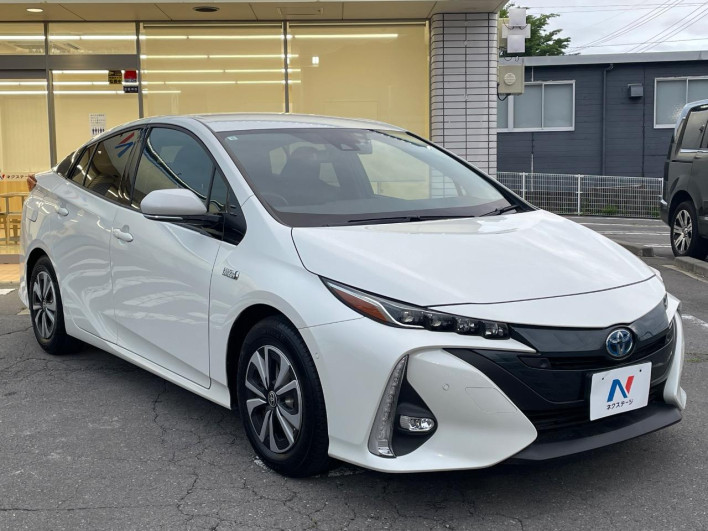 2017 Toyota Prius PHV DLA-ZVW52 (UW-6a111bac538c8)[15]