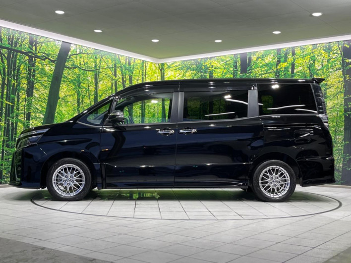 2020 Toyota Voxy 6AA-ZWR80W (UW-6a111bb2956b8)[18]