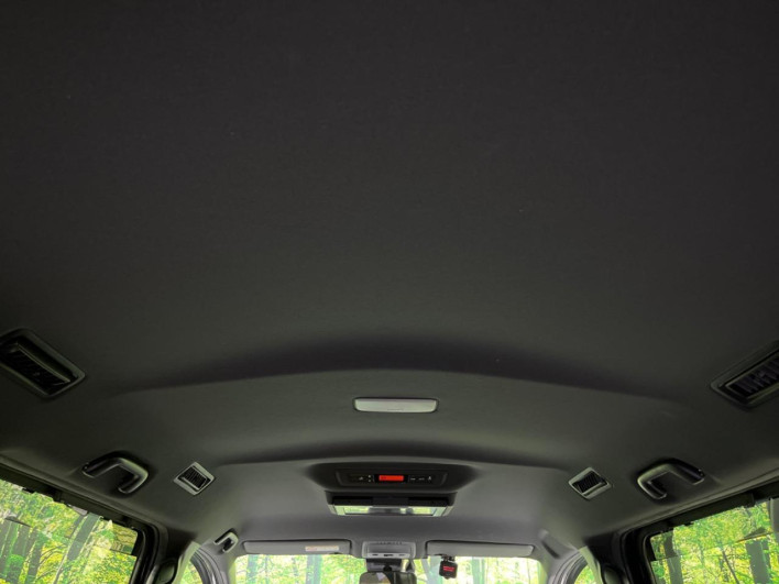 2020 Toyota Voxy 6AA-ZWR80W (UW-6a111bb2956b8)[15]