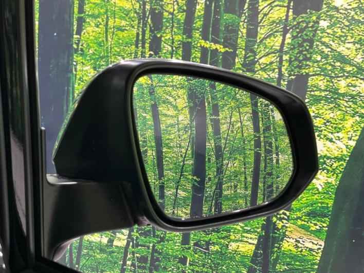 2020 Toyota Voxy 6AA-ZWR80W (UW-6a111bb2956b8)[25]