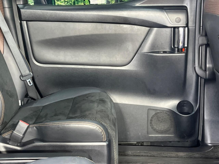2017 Toyota Alphard DBA-AGH30W (UW-6a126b44386c4)[12]