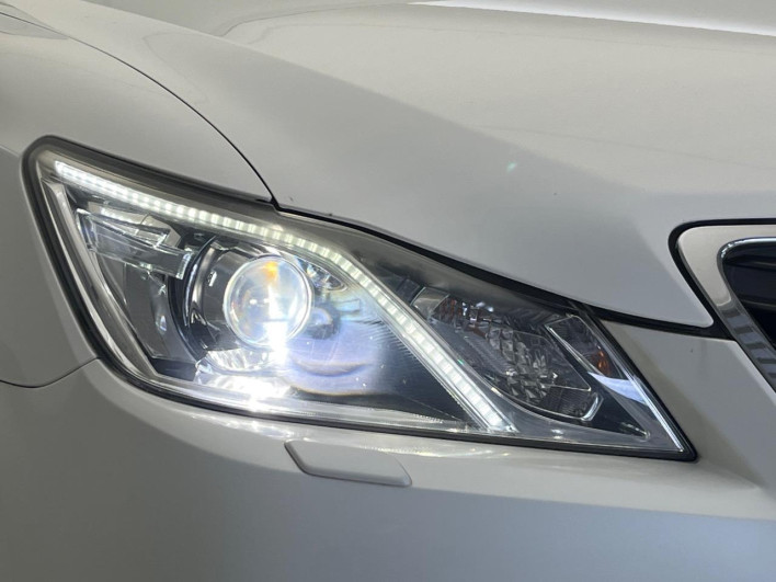 2013 Toyota Crown Hybrid DAA-AWS210 (UW-6a126b5774c91)[12]
