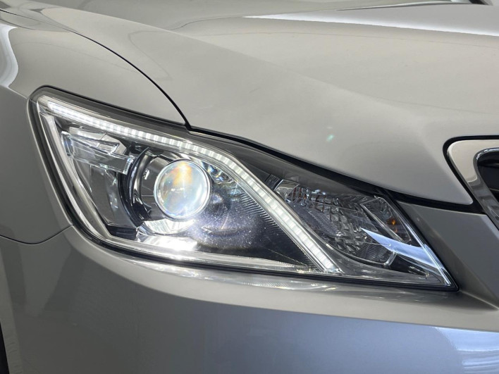 2013 Toyota Crown Hybrid DAA-AWS210 (UW-6a126b57a0b10)[12]