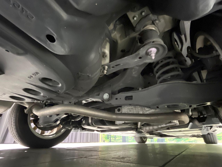 2017 Toyota Camry DAA-AXVH70 (UW-6a126b6476f3d)[17]