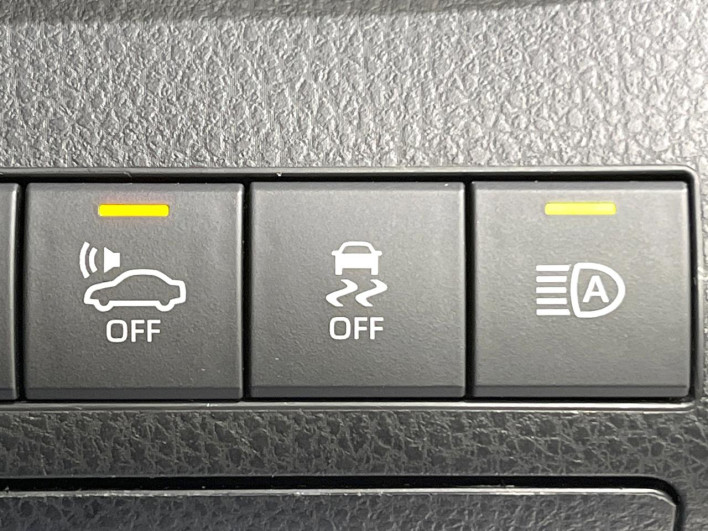 2017 Toyota Camry DAA-AXVH70 (UW-6a126b6476f3d)[22]