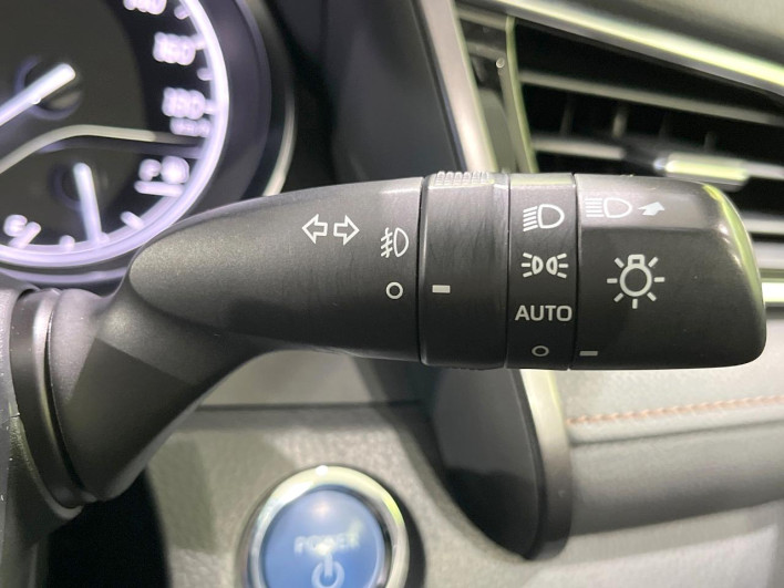 2017 Toyota Camry DAA-AXVH70 (UW-6a126b6476f3d)[27]