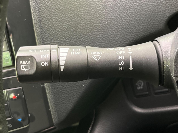2011 Nissan Serena DBA-C26 (UW-6a126b8f87d43)[27]