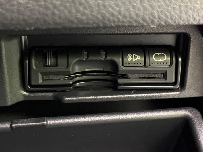2011 Nissan Serena DBA-C26 (UW-6a126b8f87d43)[14]