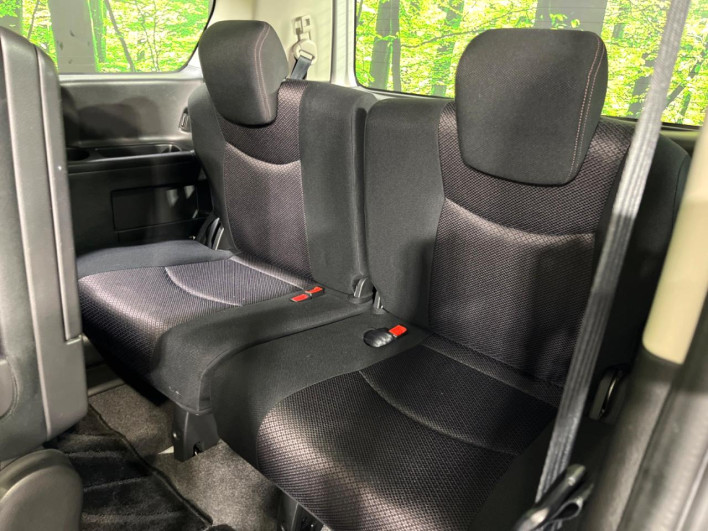 2011 Nissan Serena DBA-FNC26 (UW-6a126badf190b)[23]