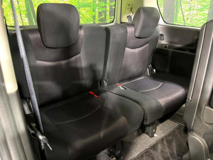 2011 Nissan Serena DBA-FNC26 (UW-6a126badf190b)[24]