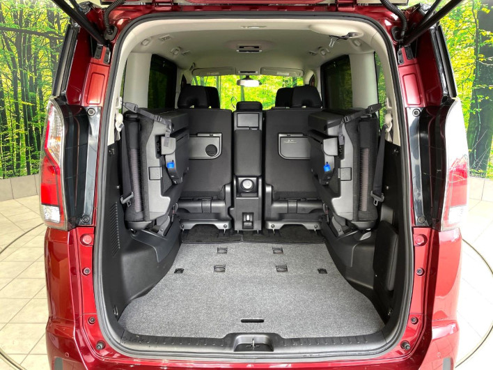 2017 Nissan Serena DAA-GFC27 (UW-6a126bb9e0c30)[14]